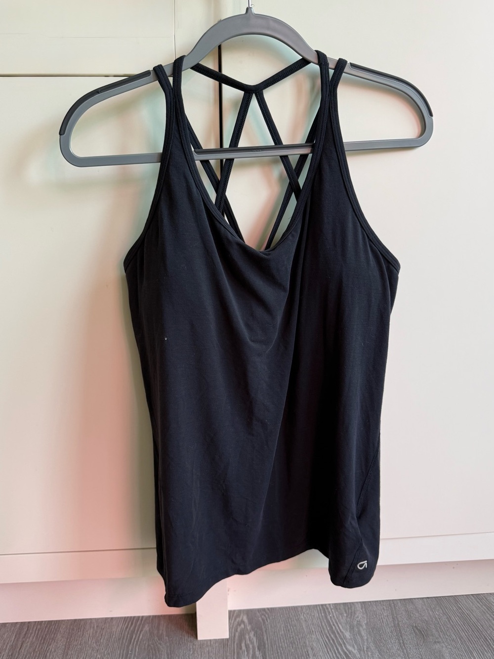 GAP Fit Breathe Black Strappy Crisscross work out Tank Top XL like new